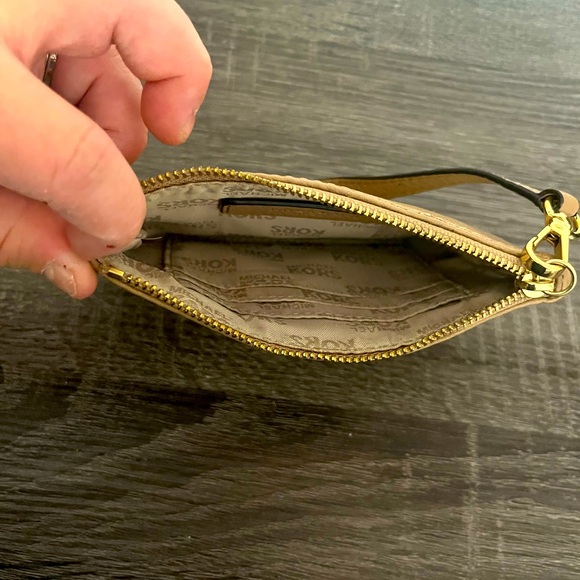 Michael Kors wristlet wallet - Picture 3 of 4